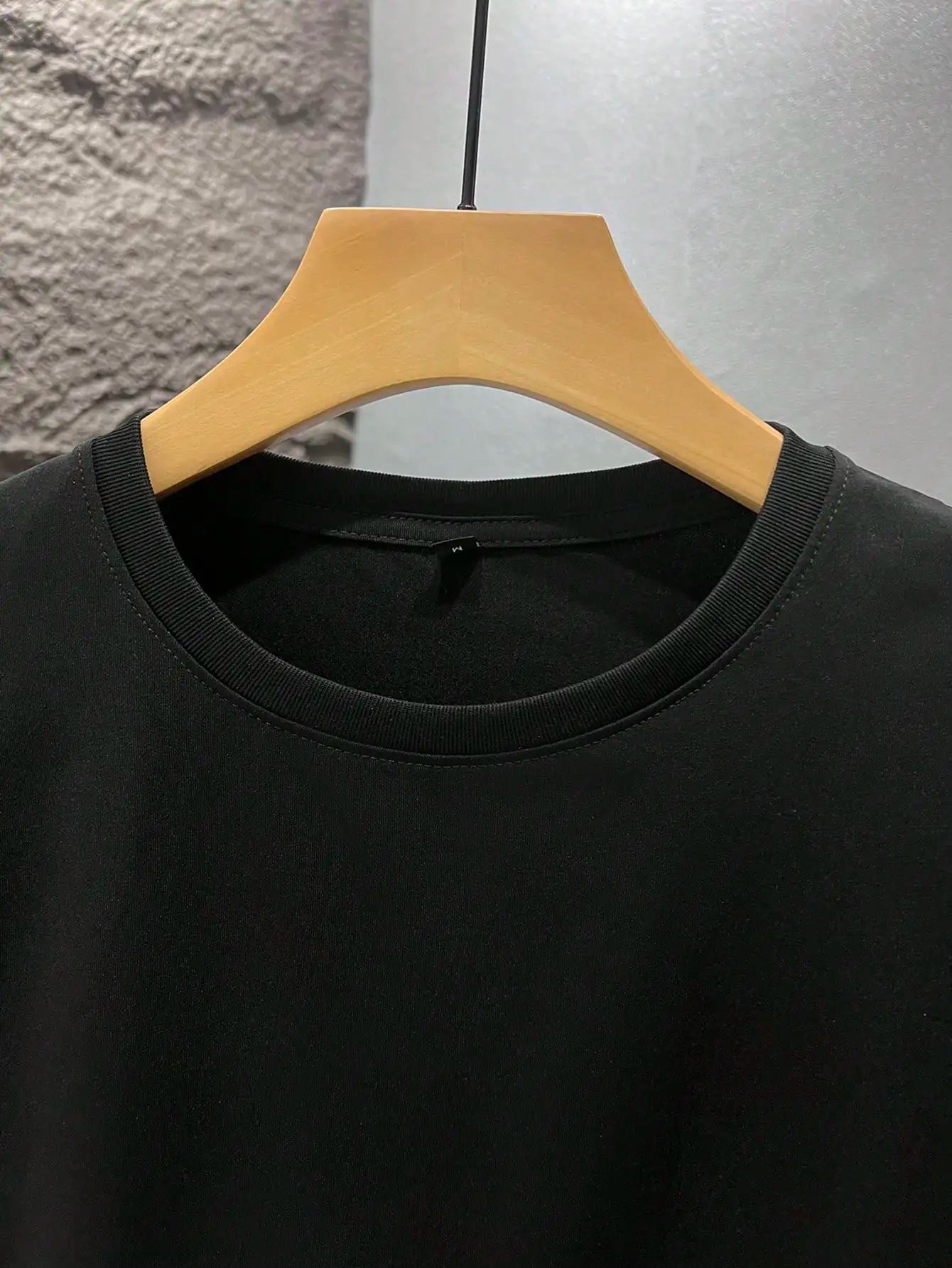 Camiseta estampada para hombre — Estilo playero y veraniego, corte relajado. Esta camiseta para hombre presenta un diseño informal inspirado en las vacaciones.
